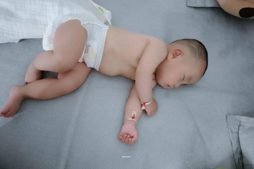 泽州四个月宝宝12斤 泽州四个月宝宝12斤